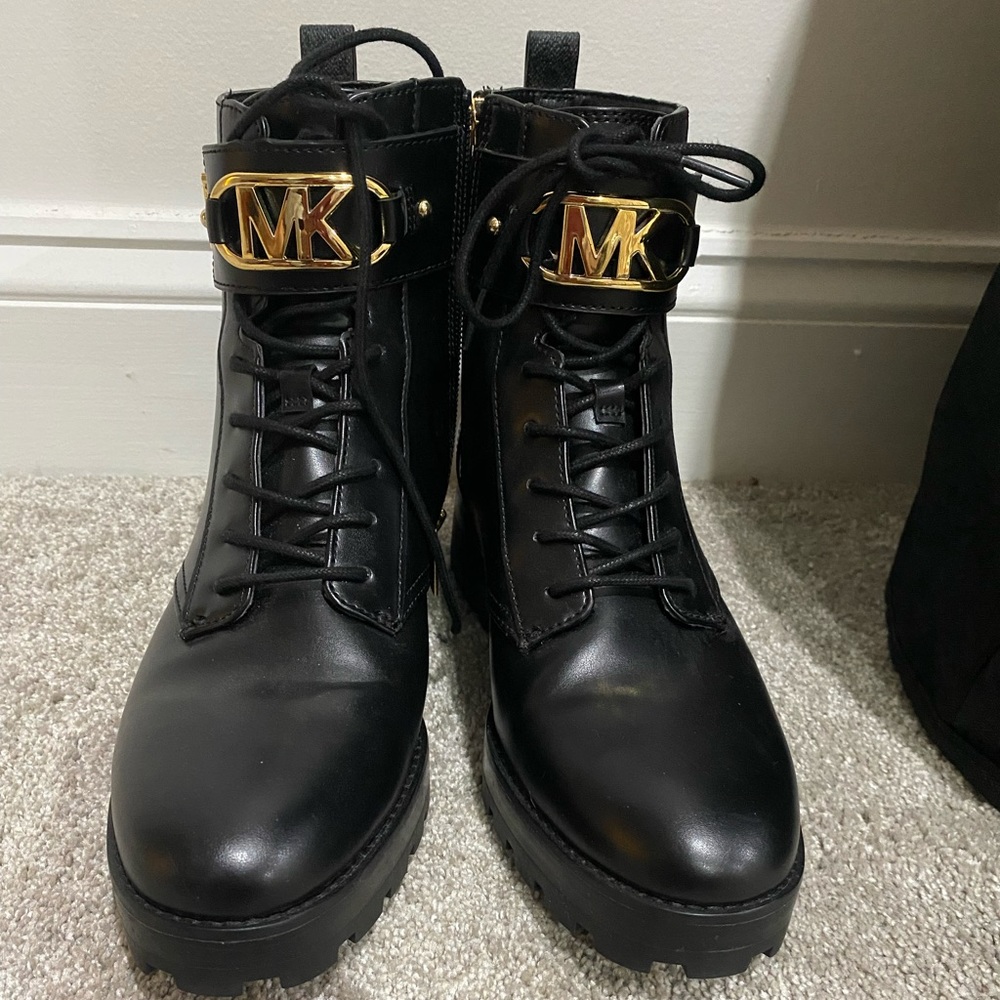 NWT Michael Kors black Size 8 Rory Leather Platform Lug Sole Booties